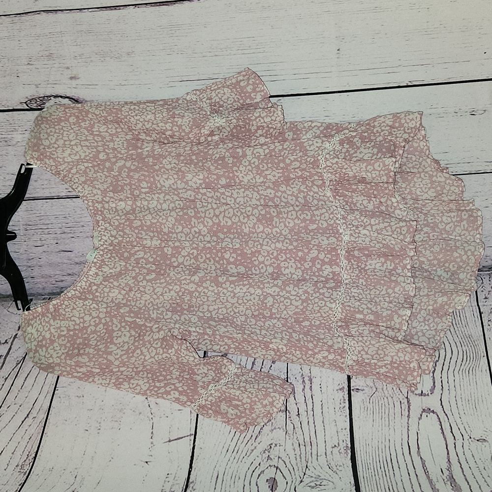 Fever 3/4 sleeve pink top with lace detail size large in excellent condition